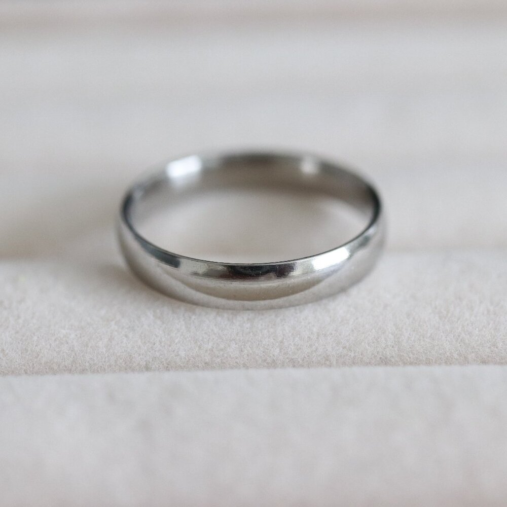 DS4 4mm Men/Women Round Edge Silver Wedding Band Ring Stainless Steel